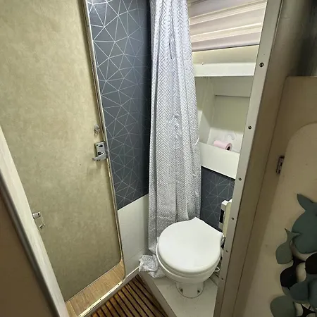 Vedette Location A La Nuitee Sur L Eau Hotel na wodzie *