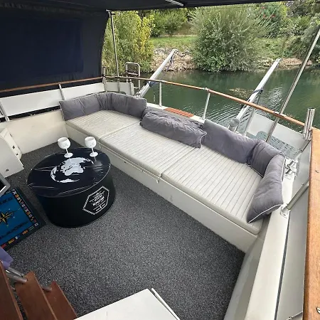 Vedette Location A La Nuitee Sur L Eau Úszó hotel