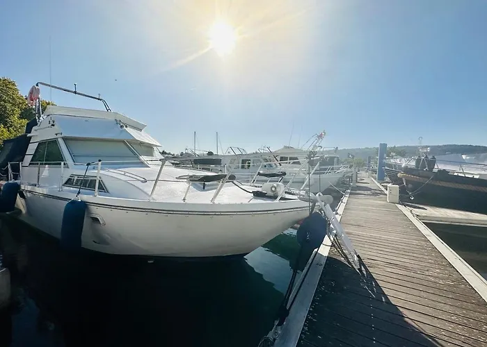 Vedette Location A La Nuitee Sur L Eau Tekne Valence (Drome)