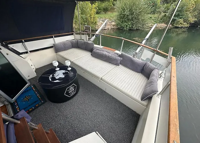 Vedette Location A La Nuitee Sur L Eau Tekne